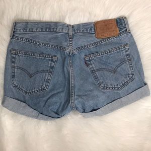 Vintage Levi’s high waist shorts 34